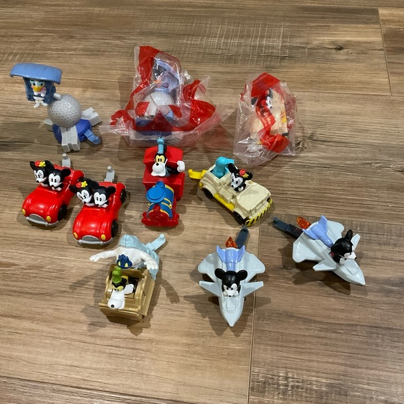 McDonald’s 2020 Happy Meal Disney Runaway Train Set of 11 MickeyMinnieGoofyDaisy - Picture 2 of 12